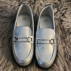 GAP Women's Metallic Silver Loafers